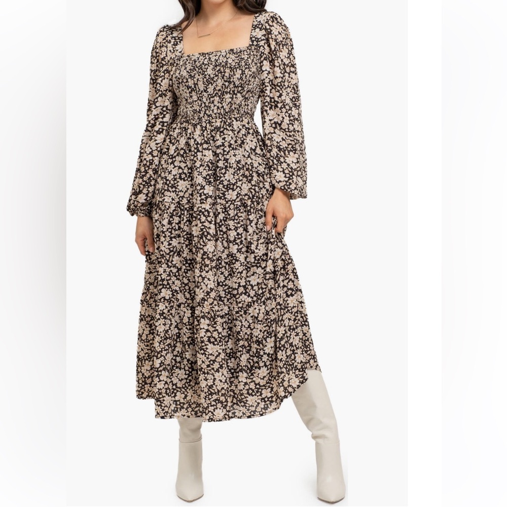 August sky Floral Black and Cream smocked Maxi Dress size M